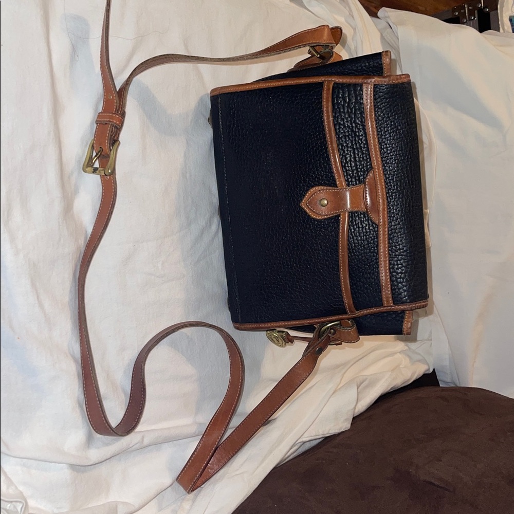 Vintage Dooney & Bourke Black and Tan All-Weather Leather Shoulder Bag - Picture 3 of 16